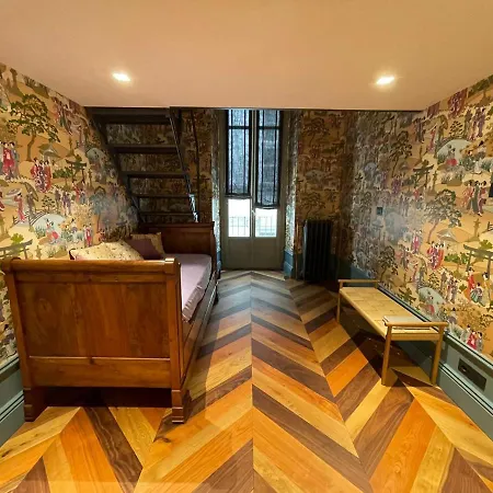 Apt 31 * Turin