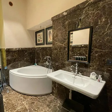 Apt 31 * Turin